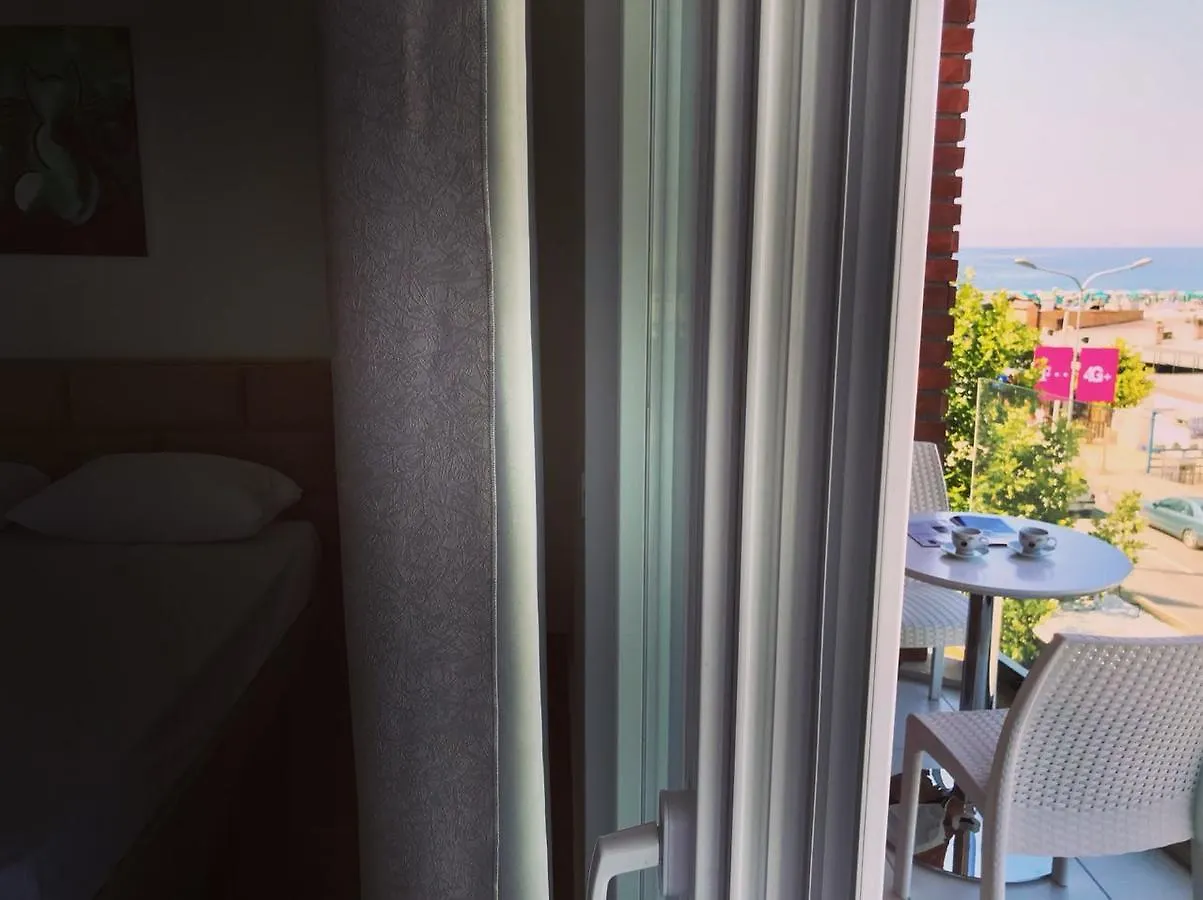 Corner Hotel Velipojë
